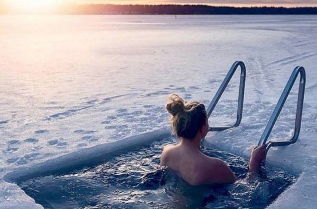 Фото Картинки ныряние в прорубь